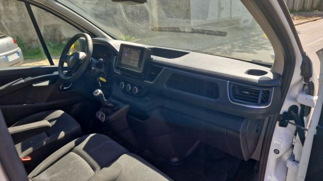 Renault Trafic image 4