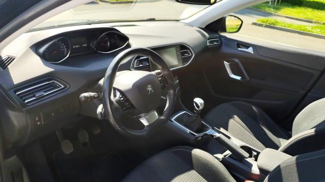 Peugeot 308 image 1