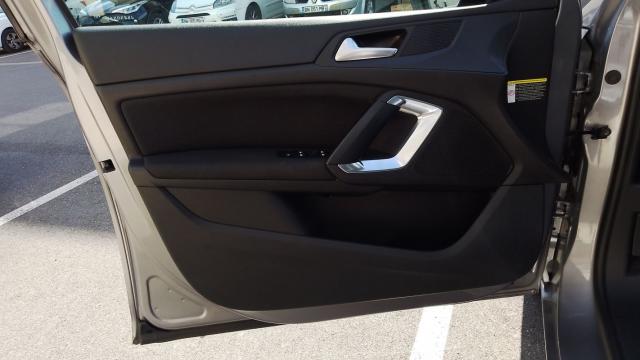 Peugeot 308 image 8