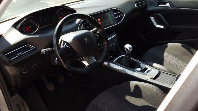 Peugeot 308 image 1