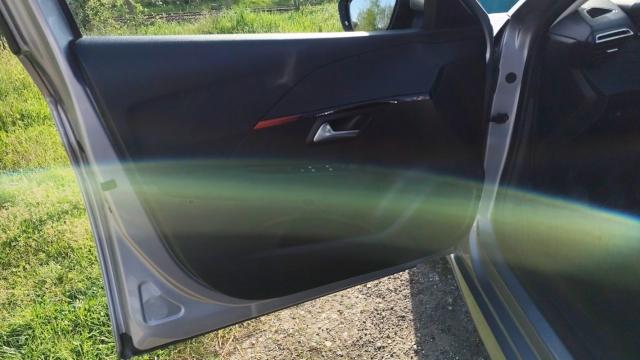 Peugeot 208 image 8
