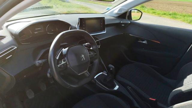 Peugeot 208 image 3