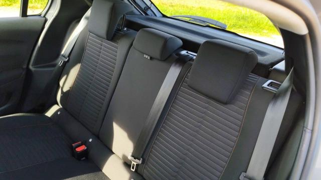 Peugeot 208 image 1