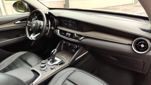 Alfa Romeo Stelvio image 3