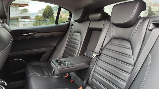 Alfa Romeo Stelvio image 2