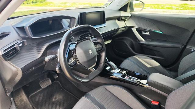 Peugeot 2008 image 9