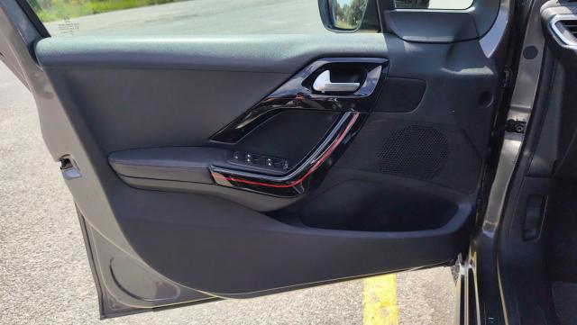 Peugeot 208 image 7