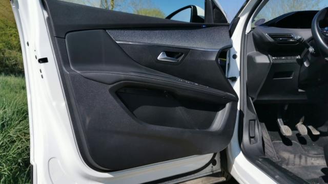 Peugeot 5008 image 9