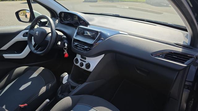 Peugeot 208 image 6