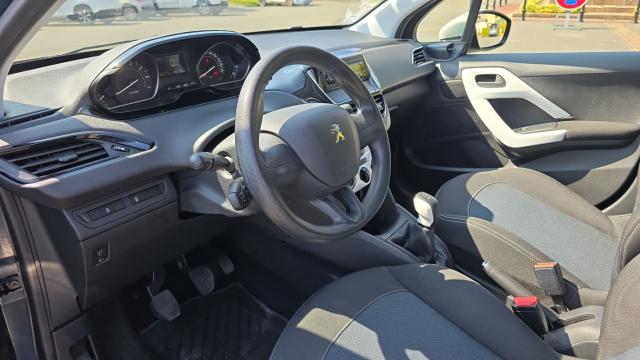 Peugeot 208 image 2