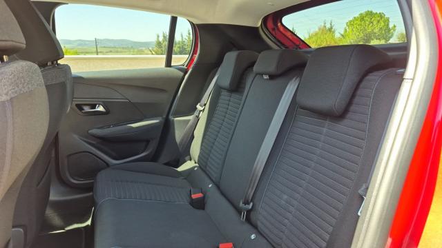Peugeot 208 image 1
