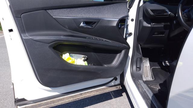 Peugeot 5008 image 6