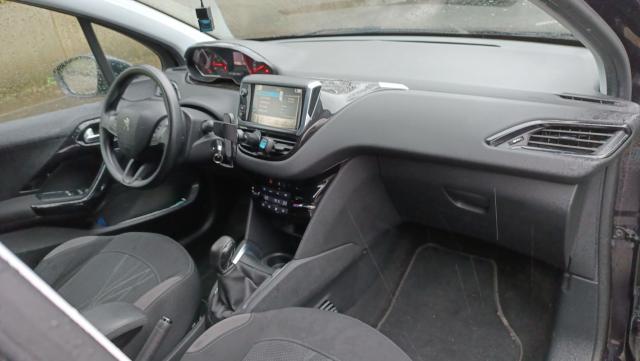 Peugeot 208 image 3