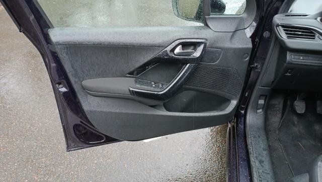 Peugeot 208 image 5