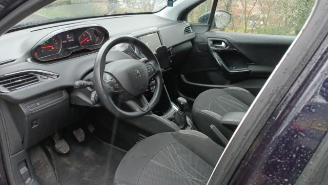 Peugeot 208 image 2