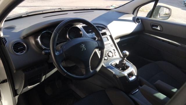 Peugeot 5008 image 8