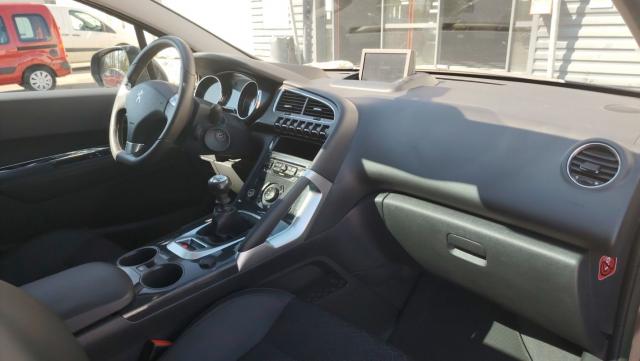 Peugeot 3008 image 3