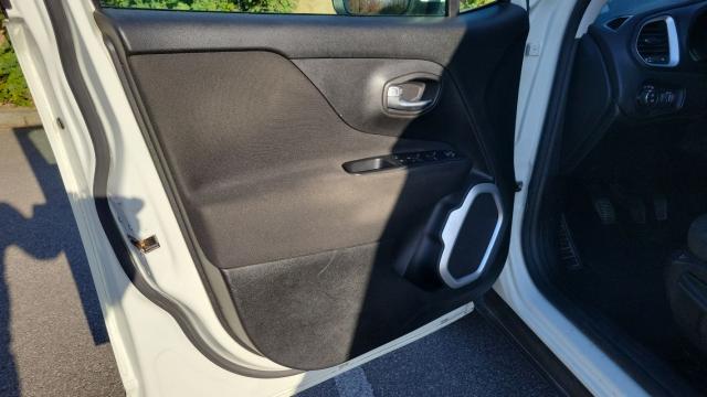 Jeep Renegade image 2