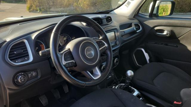 Jeep Renegade image 9