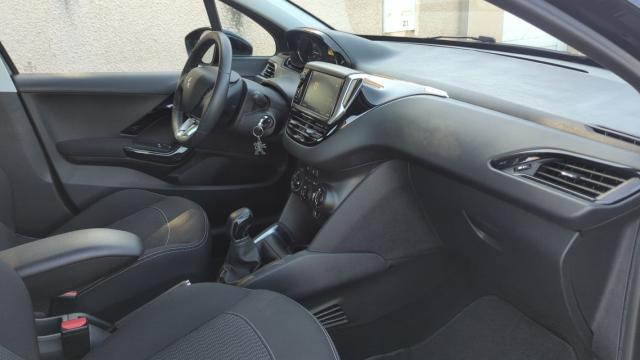 Peugeot 208 image 7