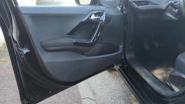 Peugeot 208 image 8