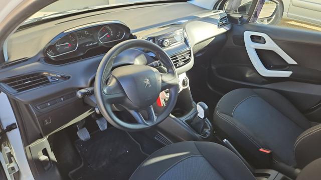 Peugeot 208 image 1