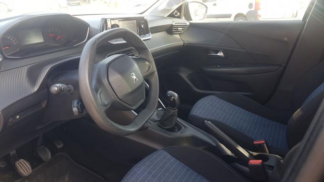 Peugeot 208 image 9