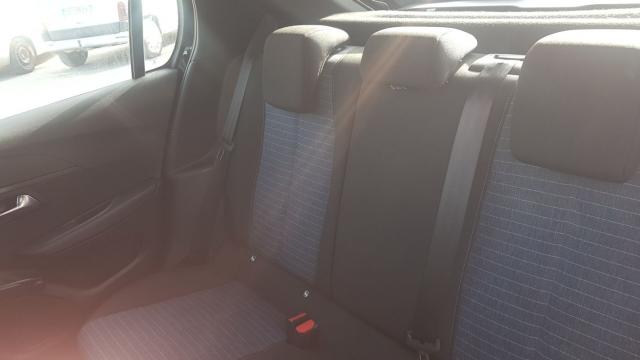 Peugeot 208 image 6