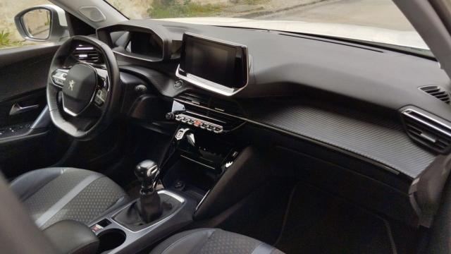 Peugeot 2008 image 8