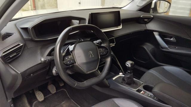Peugeot 2008 image 9