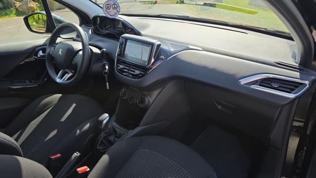 Peugeot 208 image 2