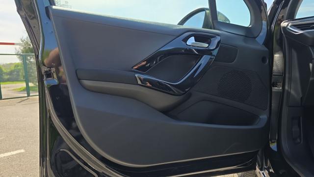 Peugeot 208 image 8