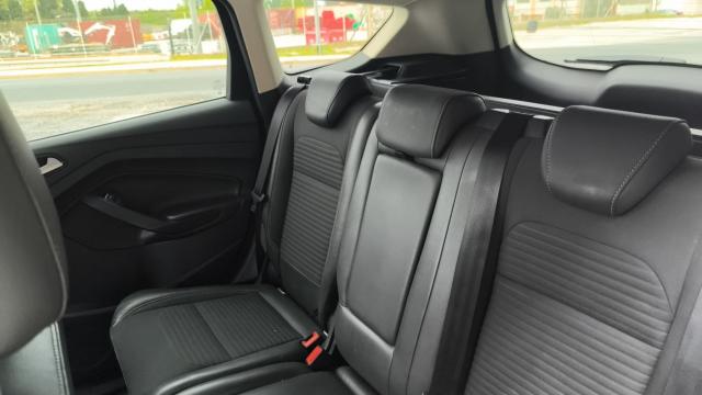 Ford Kuga image 3