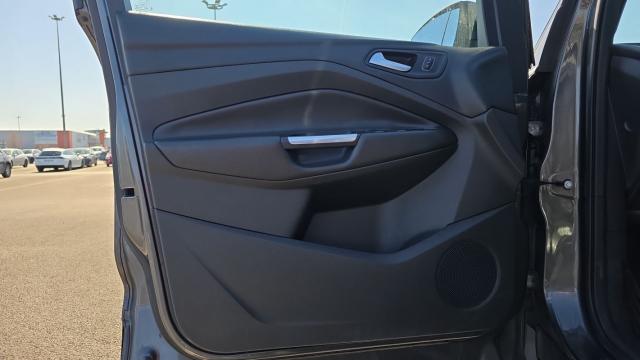 Ford Kuga image 1