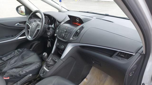 Opel Zafira Tourer image 2