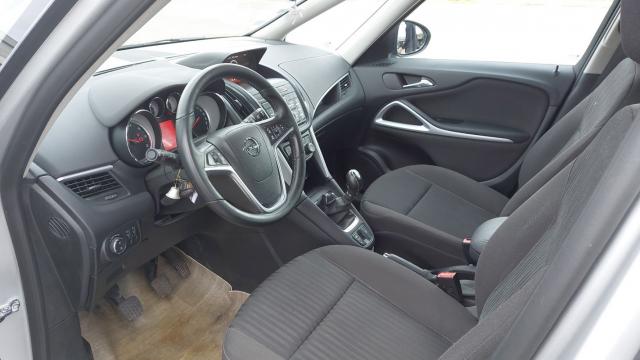 Opel Zafira Tourer image 4