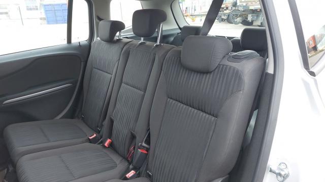 Opel Zafira Tourer image 6