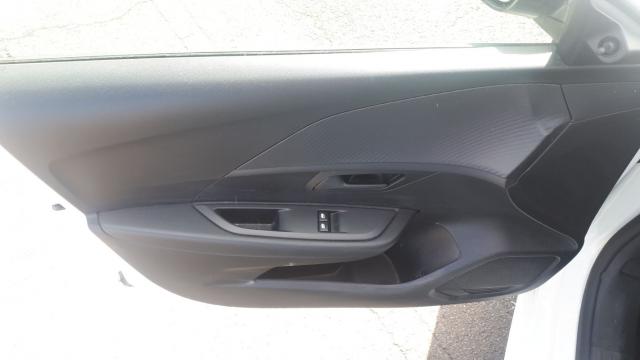 Peugeot 208 image 2