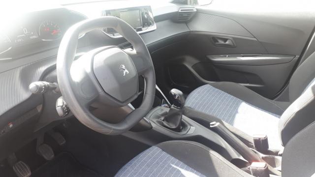 Peugeot 208 image 6