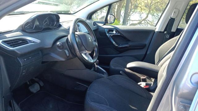 Peugeot 208 image 9