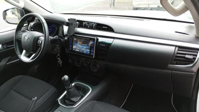 Toyota Hilux image 8