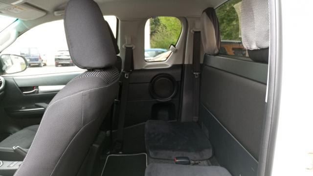 Toyota Hilux image 2