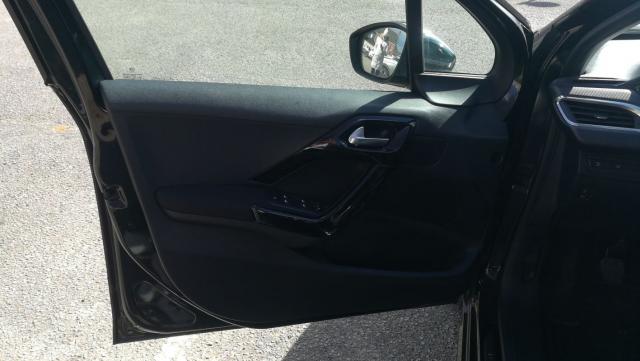 Peugeot 208 image 9
