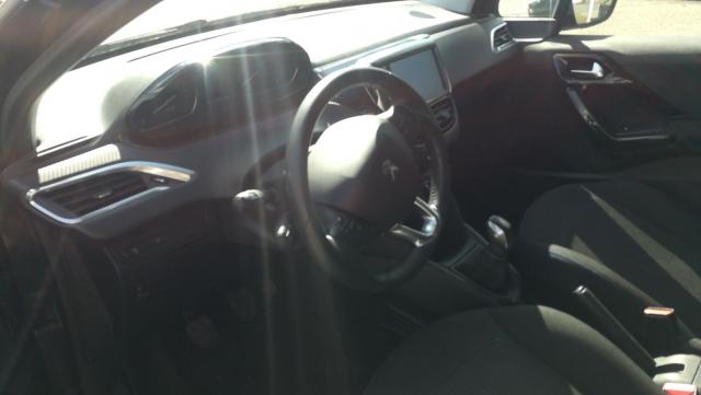 Peugeot 208 image 2
