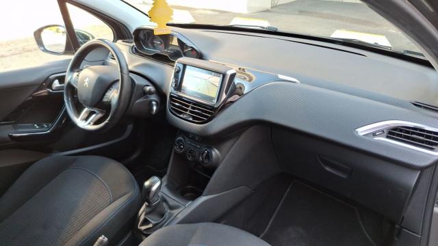 Peugeot 208 image 9