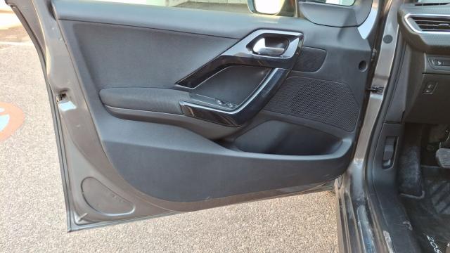 Peugeot 208 image 5