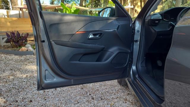 Peugeot 208 image 5
