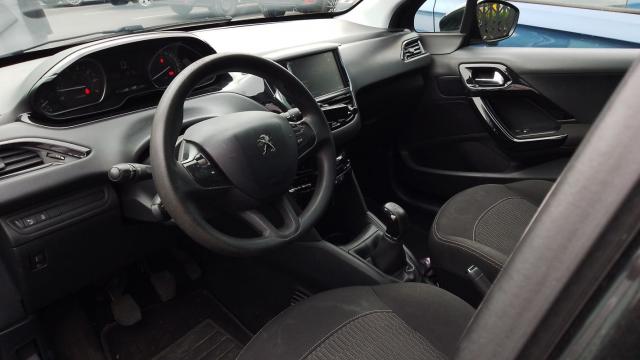 Peugeot 208 image 6