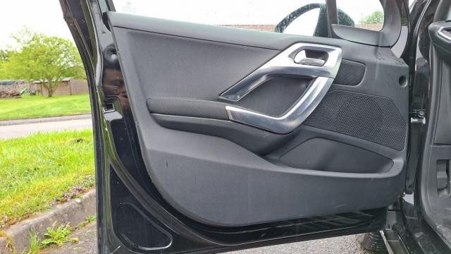 Peugeot 2008 image 1