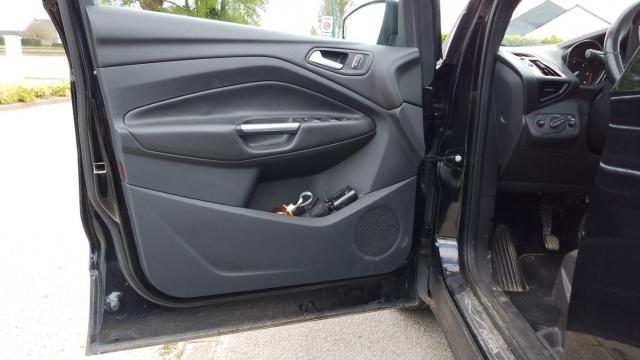 Ford Kuga image 3